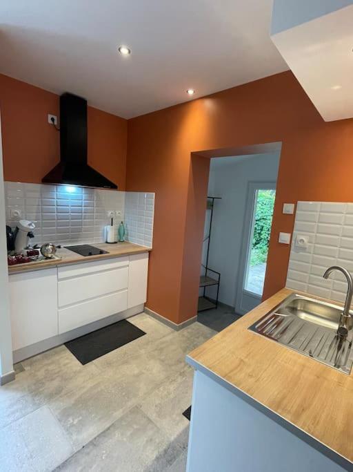 Maisonnette Secteur Monastere De Brou Proche Centre *